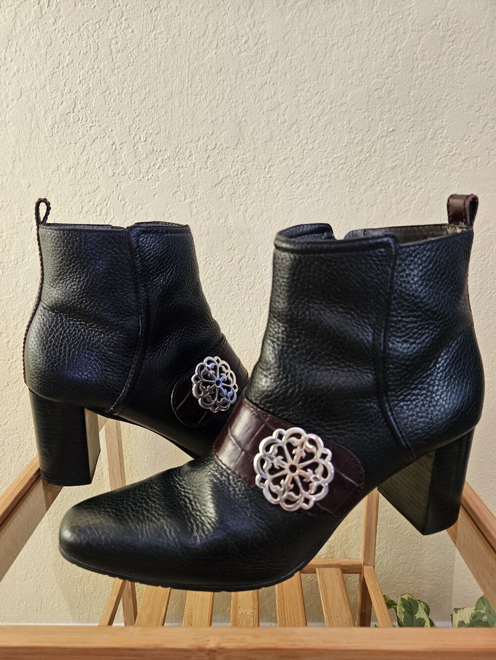 Brighton Rory black leather Zip Ankle boots. Silver buckle block heel Sz 9